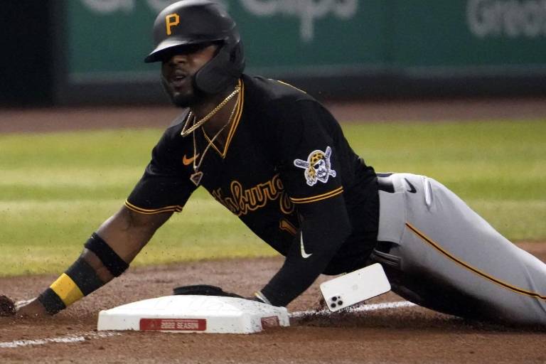 Rodolfo Castro, de los Piratas de Pittsburgh, es suspendido un juego por tener celular en el bolsillo