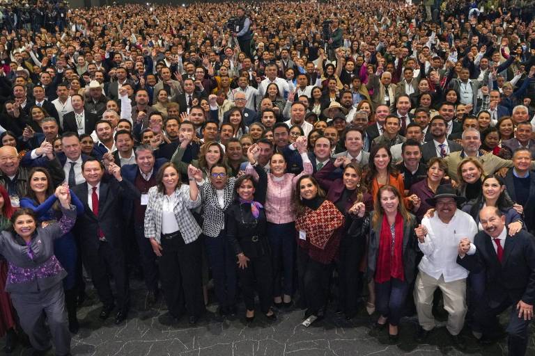 Gobernadores y miles de alcaldes de México respaldan a Sheinbaum, en Encuentro Nacional Municipalista