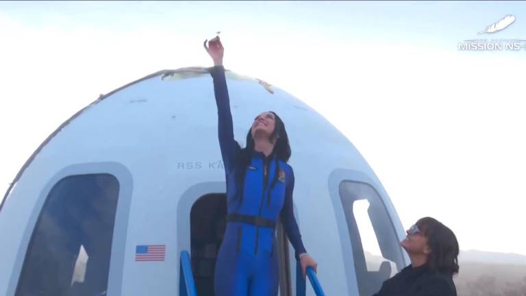 Katy Perry a su llegada a la Tierra, luego de su experiencia en el espacio.