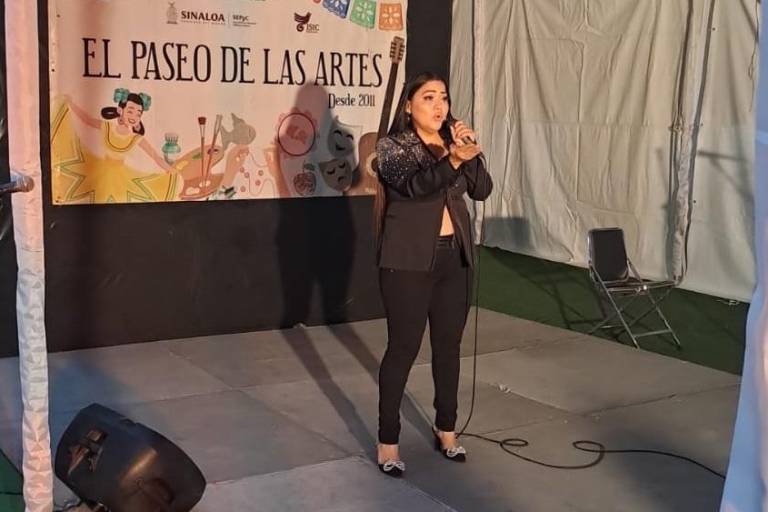 Disfrutan de canto, poesía y artesanías
