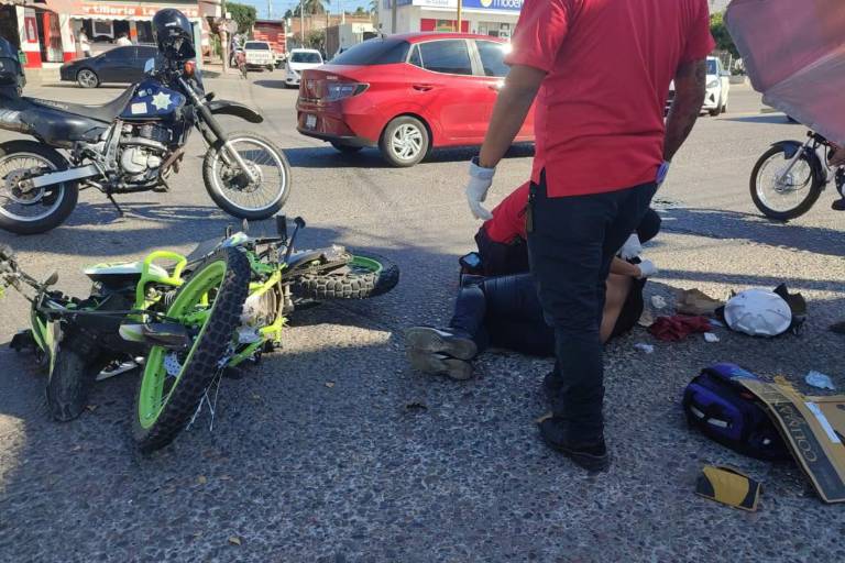 Motociclista se lesiona tras choque contra camioneta en Mazatlán