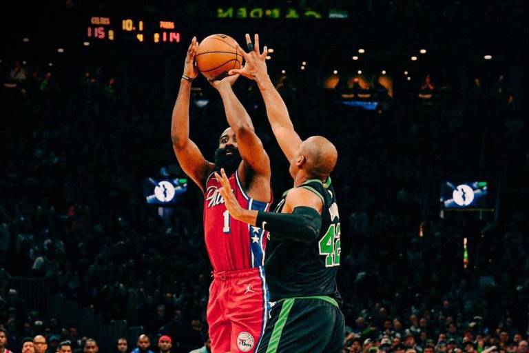 Sin Joel Embiid, los 76ers se apoyaron en un fenomenal James Harden para vencer a los Celtics