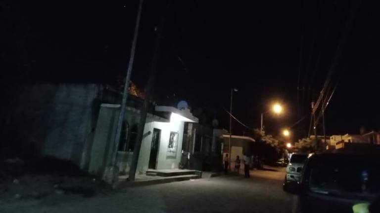La calle Álvaro Obregón presenta un tramo sin luz.