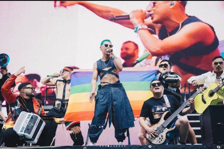 Recibe Grupo Firme la llave de la ciudad de Coachella