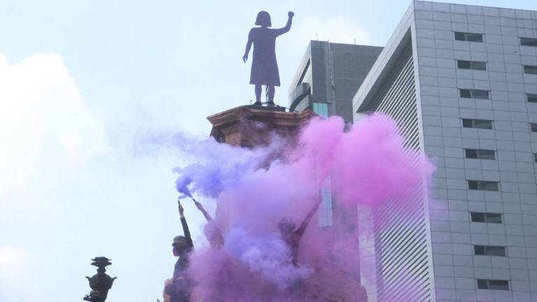 Sheinbaum analizará dejar o no antimonumento en la Glorieta de Colón en la CDMX