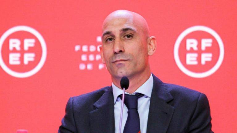 Luis Rubiales es suspendido 90 días por la FIFA.