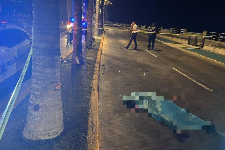Muere otro motociclista tas chocar contra palmera en el Paseo Claussen de Mazatlán