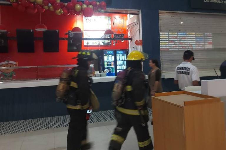 Reportan incendio en local de centro comercial en Mazatlán
