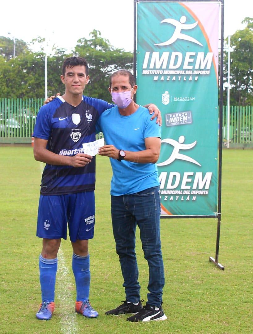 $!D’portenis pinta de azul el título de la Primera Fuerza Juvenil