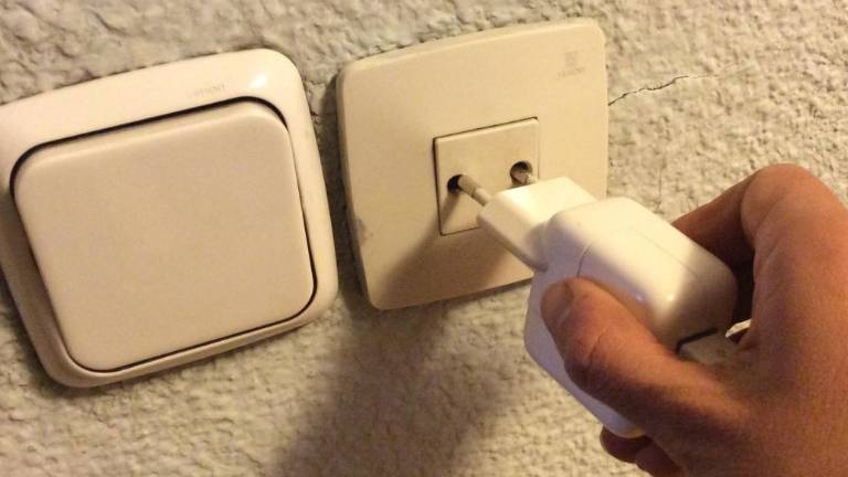 En España, PSOE y derecha se unen y frustran crear empresa estatal para bajar precios de la luz
