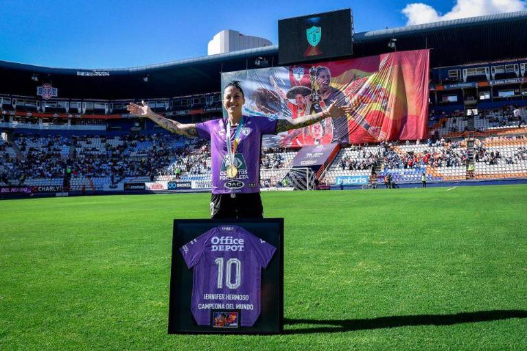 Pachuca le rinde Hermoso homenaje a Jenni