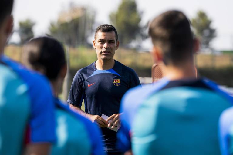 Rafael Márquez dirige su primer entrenamiento como técnico del Barcelona Atletic