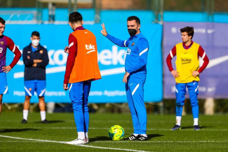 Barcelona confirma brote de Covid-19: suma 7 casos; Xavi tiene 12 jugadores disponibles