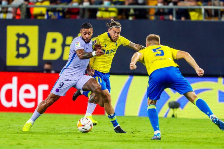 Barcelona pasa por problemas tras empatar sin goles ante Cádiz