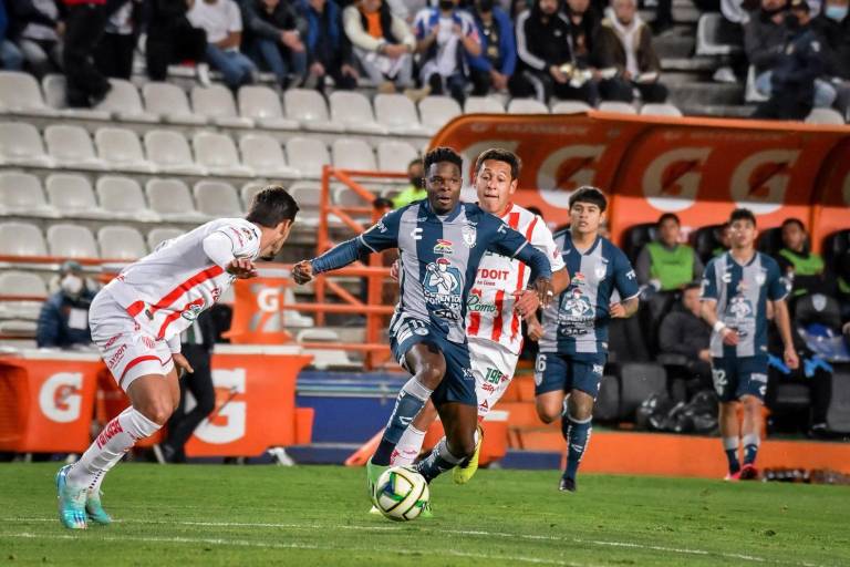 Pachuca vence al Necaxa y es el nuevo líder