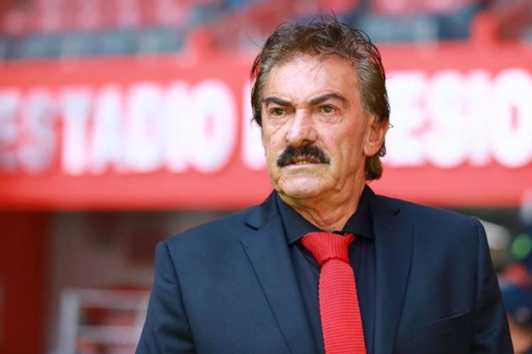 Ricardo La Volpe obtiene amparo para continuar su proceso legal por hostigamiento sexual en libertad