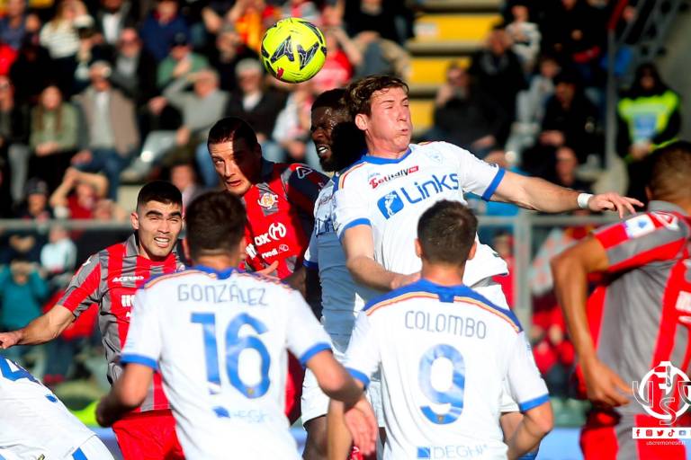 Cremonese y Johan Vásquez se encaminan al descenso
