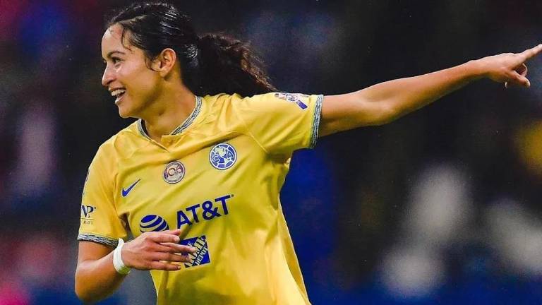 Scarlett Camberos se va de México por sufrir violencia digital.