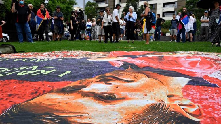 Los abogados de Novak Djokovic tratan de que el serbio pueda jugar el Abierto de Australia.