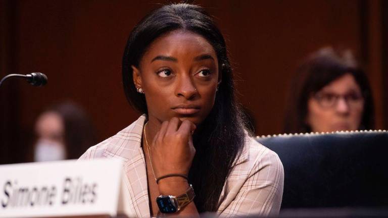 Simone Biles testifica.