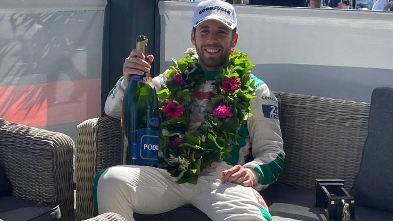 Roberto González celebra su triunfo.