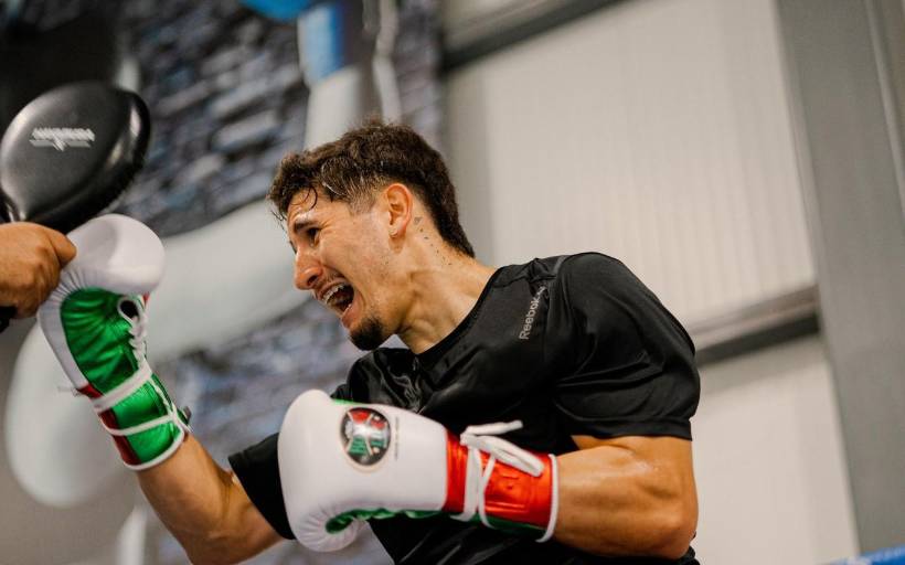 Marco Verde cierra preparación para su debut en México