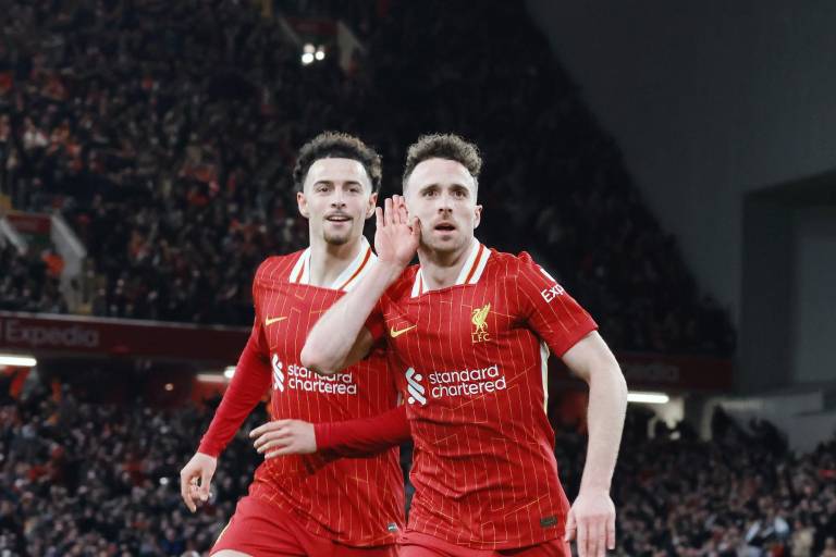 Liverpool vence al Everton y se acerca al título de la Premier League