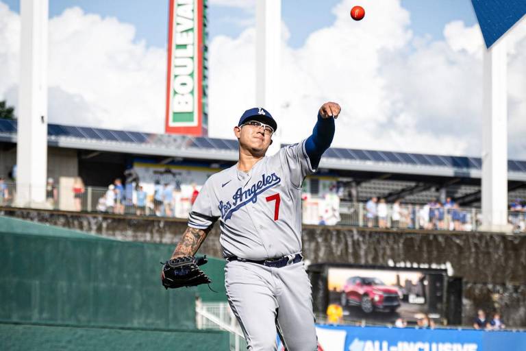 Sufre Julio Urías en su reaparición y se lleva quinta derrota