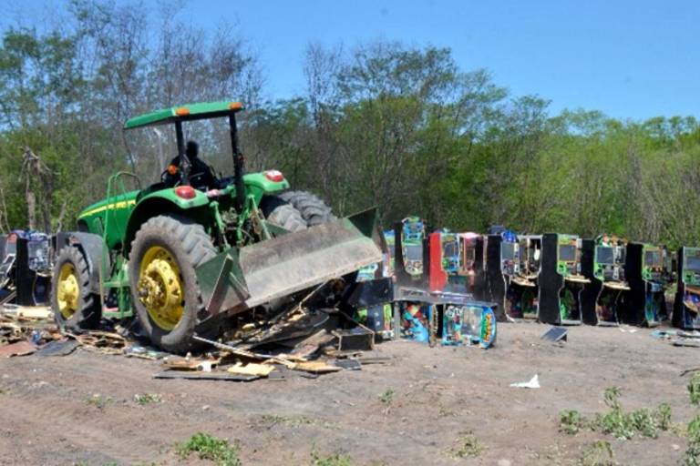 En Sinaloa, FGR incinera más de dos toneladas de droga y destruye máquinas tragamonedas