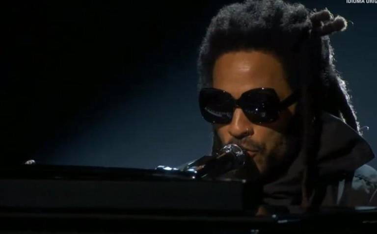 Canta Lenny Kravitz el segmento ‘In memoriam’; no incluyen a López Tarso