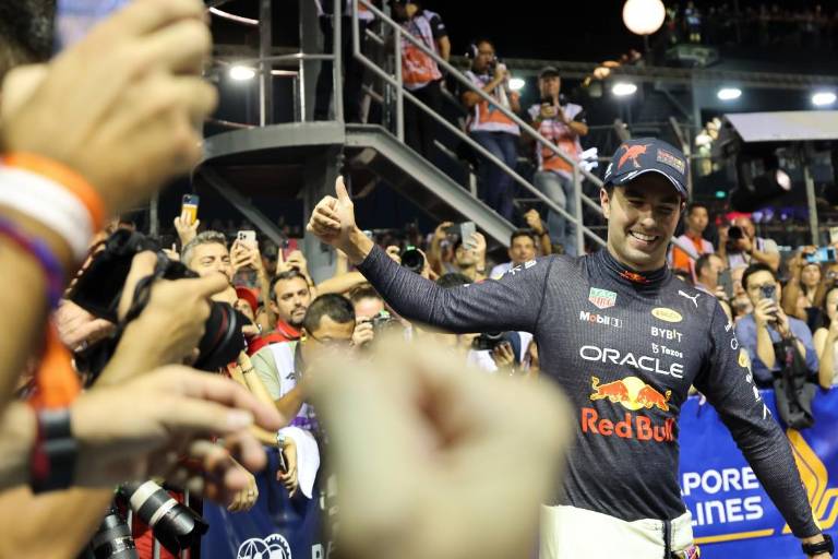 Sancionan a ‘Checo’ Pérez tras el Gran Premio de Singapur, pero se mantiene su victoria