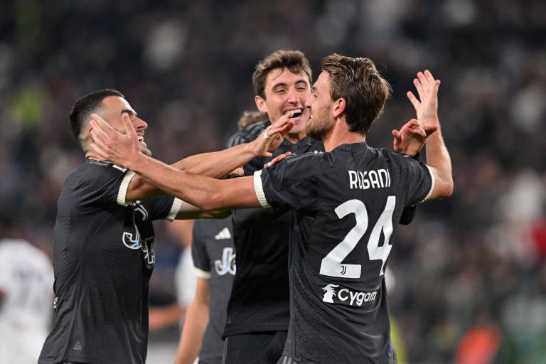 La Juventus no falla y se aferra a la cima