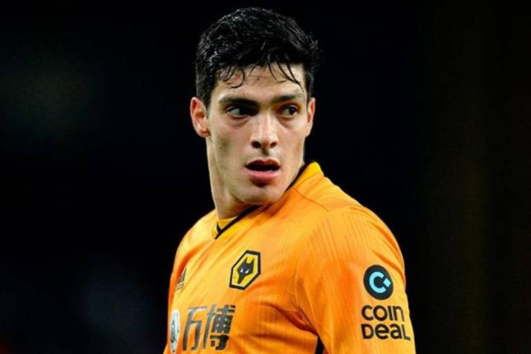 Raúl Jiménez es los 10 futbolistas más devaluados en la Premier League