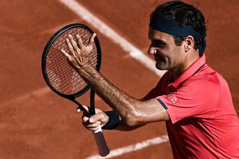 Roger Federer regresó a las pistas con triunfo en Roland Garros