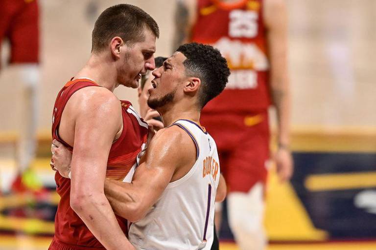 Suns barren la serie ante los Nuggets del enfurecido Nikola Jokic