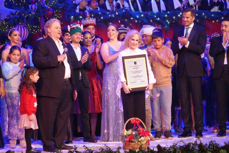 Reconocen a Zoila Fernández por 25 años de aporte a la danza clásica en Mazatlán