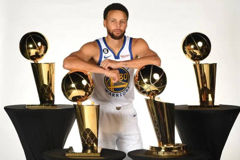 Stephen Curry considera que defender el título es una tarea complicada