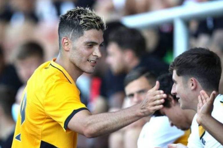 Raúl Jiménez regresa a la actividad en la cancha tras ocho meses de ausencia por lesión