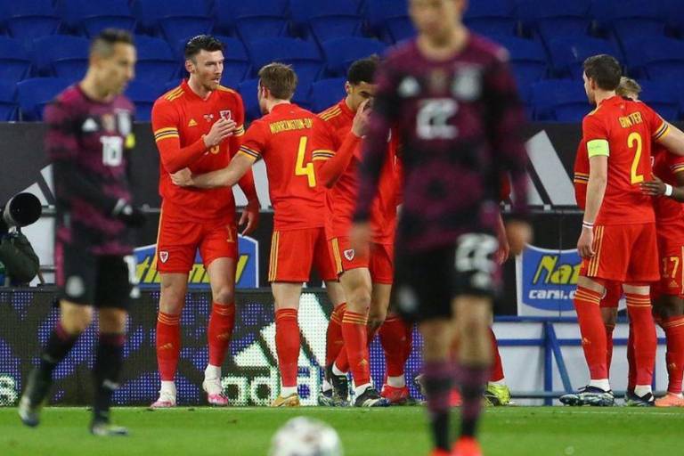 Selección de Gales expulsa a tres futbolistas por violar protocolo Covid-19