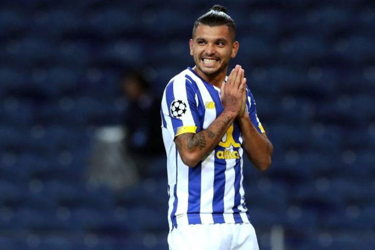 ‘Tecatito’ Corona no saldrá del Porto y jugará eliminatorias con el Tri