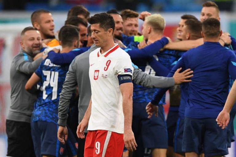 Eslovaquia da la sorpresa y derrota a Polonia en debut