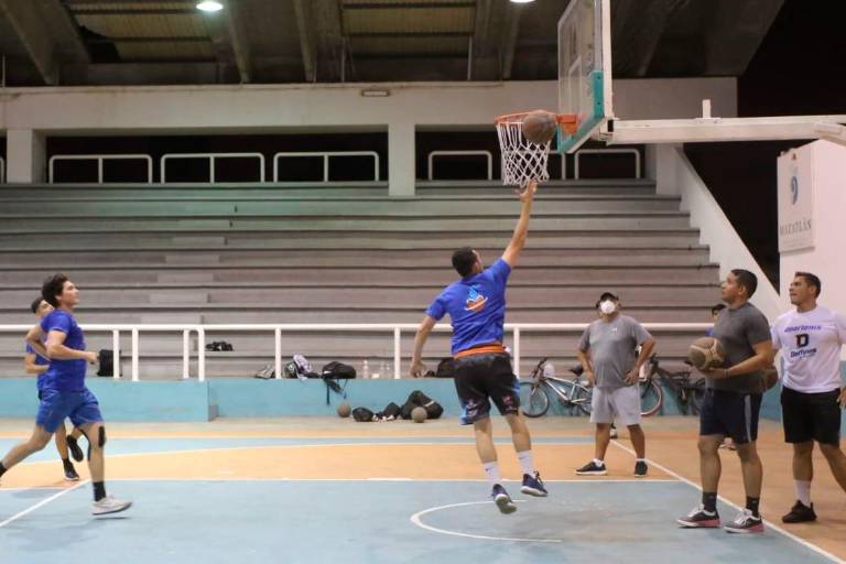 Retoman Delfines entrenamientos