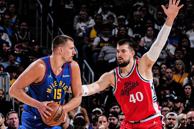 Nuggets remontan 15 puntos y se llevan el J1 ante Clippers