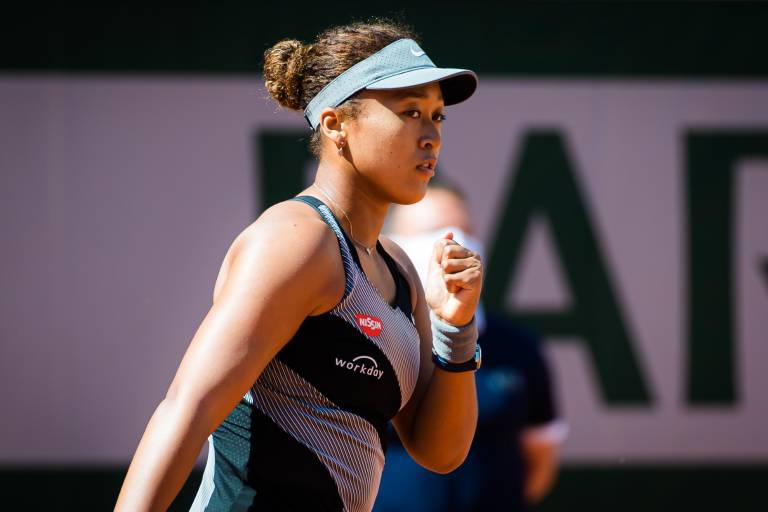 Naomi Osaka arranca Roland Garros con triunfo
