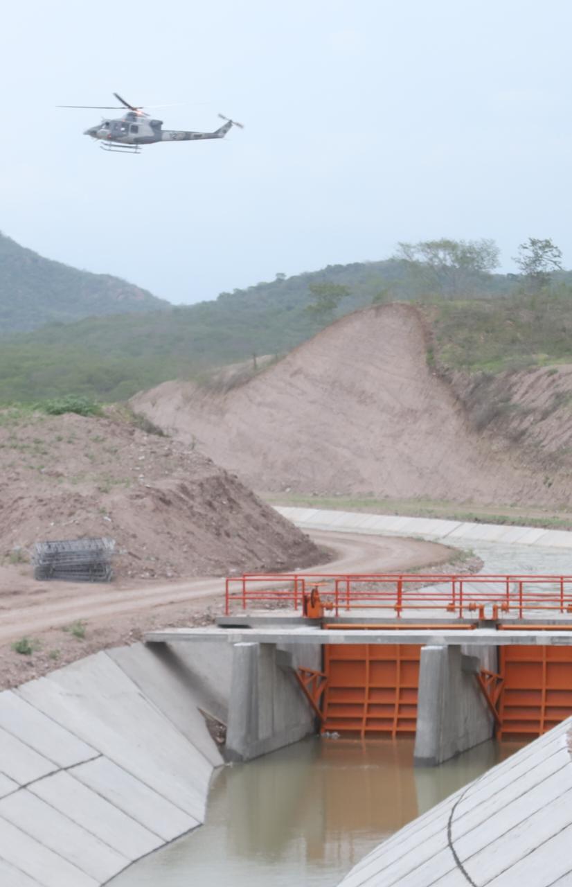 $!Llega López Obrador a Lomas del Guayabo, en Mazatlán, a supervisar distrito de riego