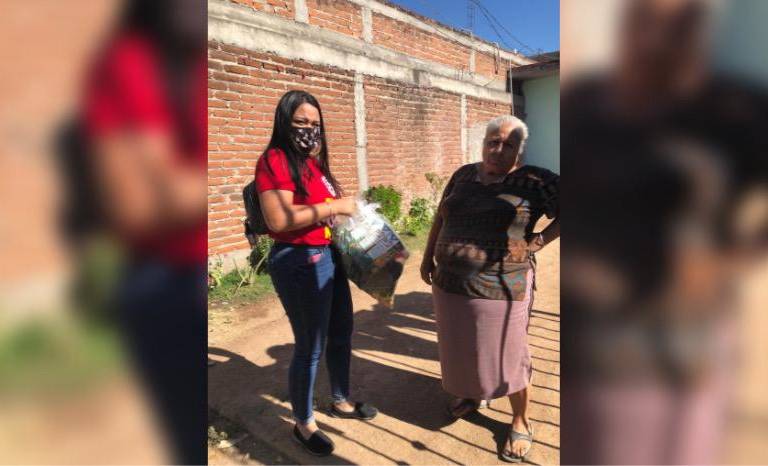 El Club Rotario Culiacán Oriente entrega despensas a familias de escasos recursos