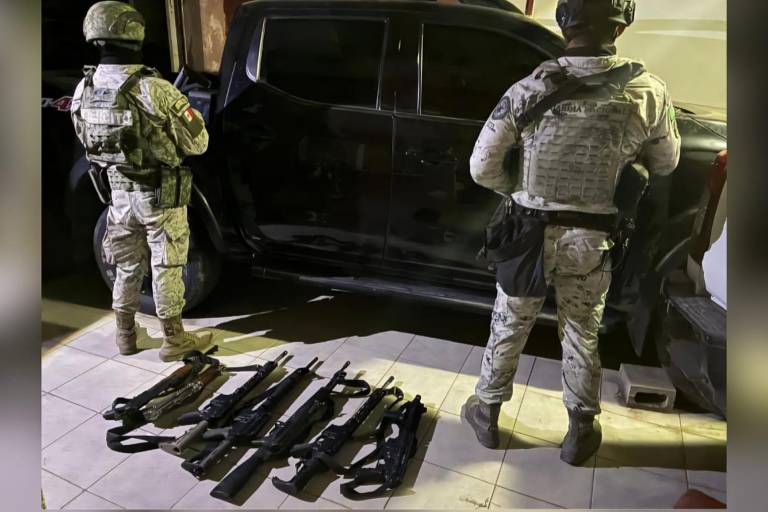 Detienen a civil y aseguran arsenal y vehículos con reporte de robo en Navolato