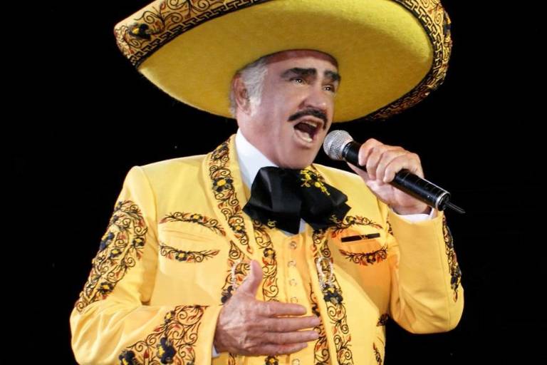Vicente Fernández ‘se está recuperando’, afirma su hijo