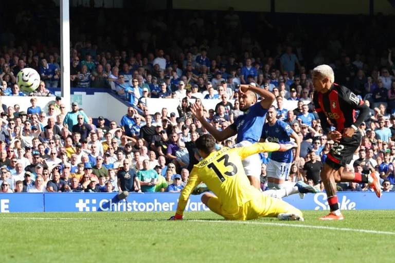 Araujo y Jiménez tienen minutos en jornada 3 de la Premier League