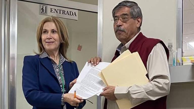 El activista compartió el momento en que quedó inscrito formalmente para contender por el cargo.
